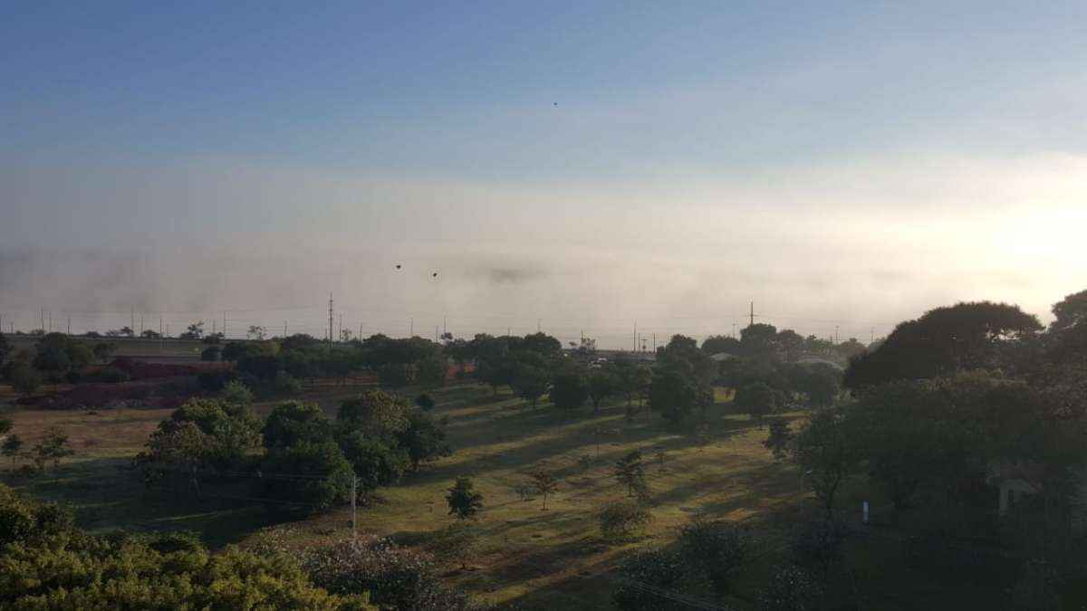 Lago Paranoá às 7h15 desapareceu na neblina