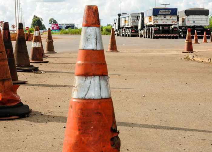 Pequenos cortes foram feitos em áreas distintas para garantir o subsídio a caminhoneiros