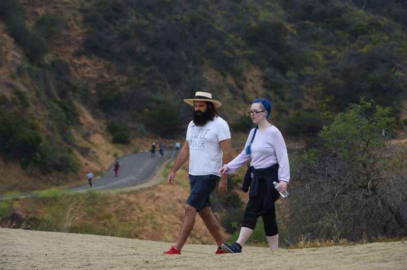 'Passeadores de gente' faturam com a solidão urbana em Los Angeles