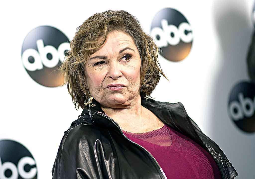 A comediante Roseanne Barr usou o Twitter para comparar Valerie Jarrett, ex-conselheira negra de Barack Obama, a um macaco