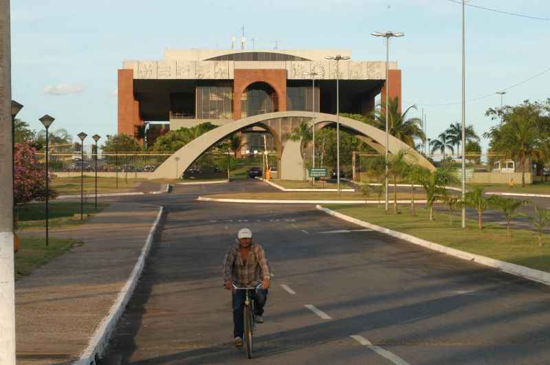 Os eleitos ficarão no cargo até 31 de dezembro. Em outubro, nas eleições gerais, os eleitores voltarão às urnas para eleger um novo nome para o governo do estado