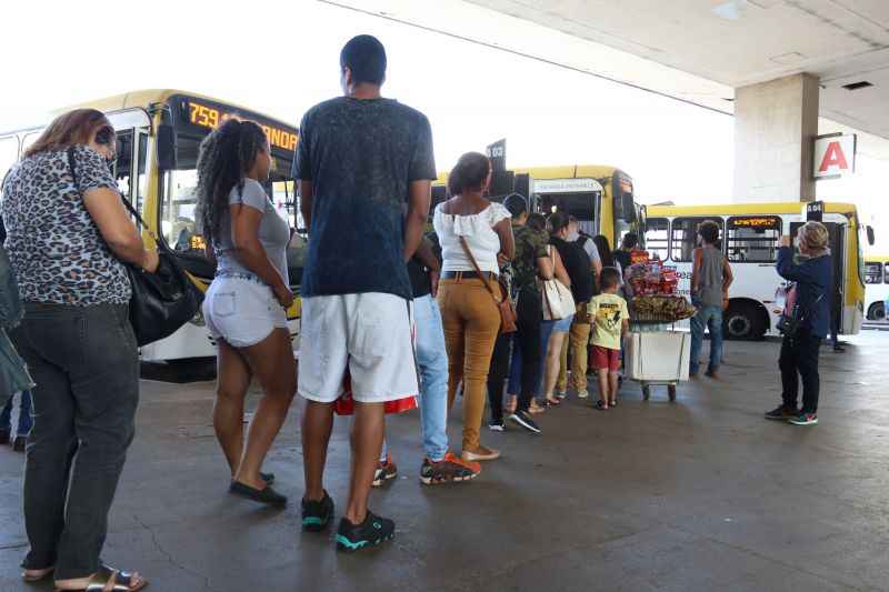 A redução na frota de ônibus provocou filas na Rodoviária do Plano Piloto