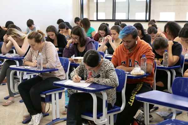 Abstenção foi de 9%. Participantes farão provas de exatas neste domingo (3)