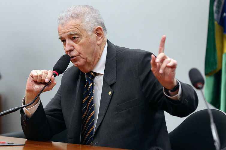 Texto de Nelson Marquezelli estabelece formas de contratação dos transportadores autônomos, de cooperativas ou empresas