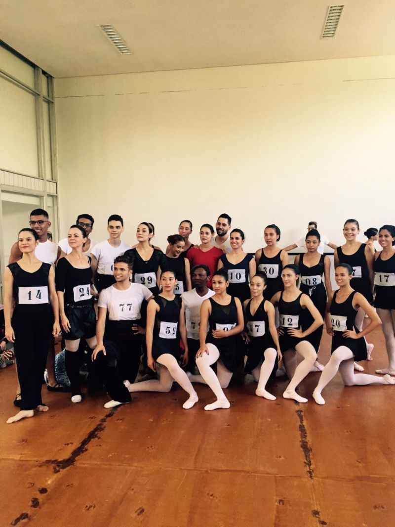 Ao todo, 75 bailarinos com idades a partir de 12 anos disputaram uma vaga para o novo grupo