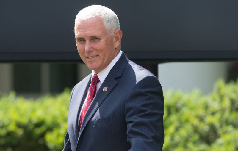 Mike Pence deve passar por Brasília, mas visita venezuelanos em Manaus