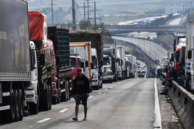 Com 40 ações na Justiça, taxa sobre frete segue sem solução 