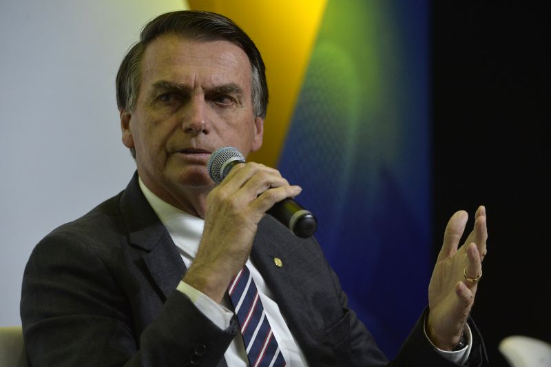 Apesar da queda, Bolsonaro ainda lidera no cenário sem Lula na disputa