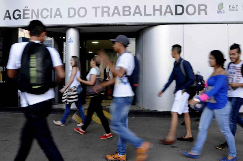 Dados do Caged ficaram abaixo da expectativa do mercado. Copa do Mundo pode prejudicar números de junho