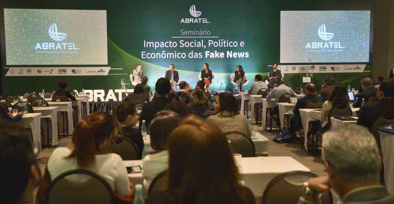 Seminário da Abratel sobre fake news teve participação de magistrados políticos, professores e jornalistas