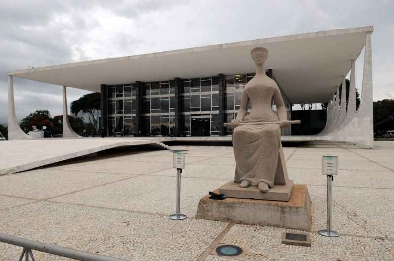 Estátua que representa a Justiça na fachada do Supremo Tribunal Federal - STF, na Praça dos Três Poderes