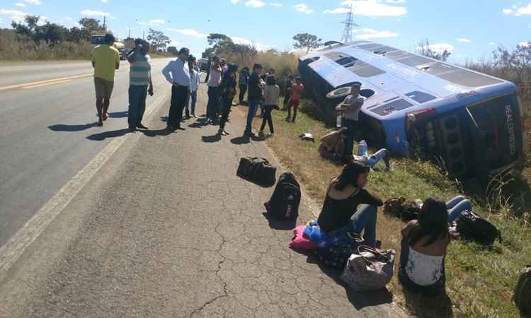 O acidente aconteceu na tarde desta quarta após o motorista fazer uma manobra e perder o controle do veículo