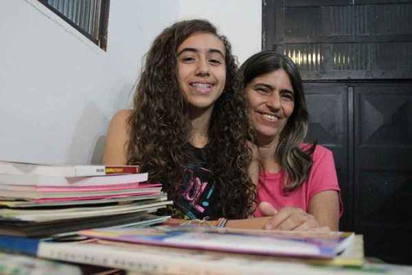 Mãe da adolescente, Lúcia Helena Barbosa sempre incentivou a jovem a ler desde cedo