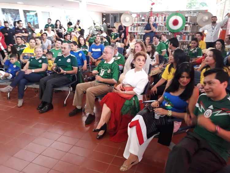 Mesmo em menor número, torcida brasileira também compareceu ao local