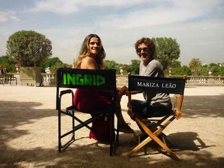 Ingrid Guimarães e Mariza Leão, coprodutora do filme, no set de filmagens em Paris