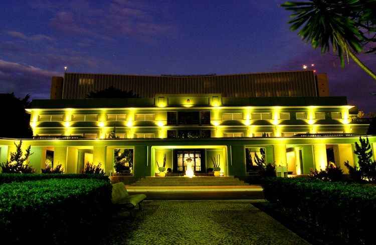 O Palácio das Esmeraldas e o Lyceu de Goiânia (ao lado) estão no roteiro art déco