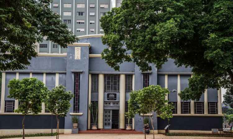 Um dos prédios mais conhecidos é o Museu Zoroastro Artiaga (acima)