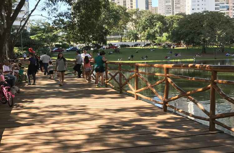O Parque Flamboyant é um local agradável para passeio ou descanso