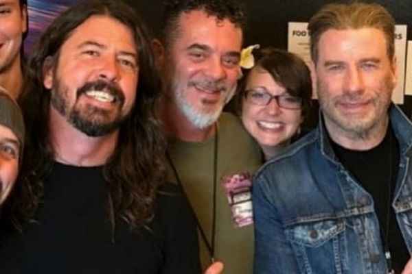 Esta é a segunda vez que John Travolta sobe ao palco do Foo Fighters