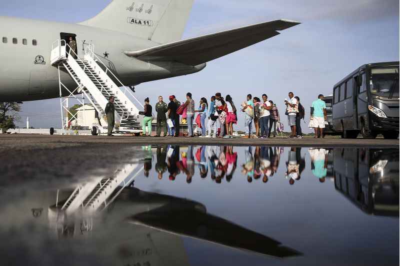 Venezuelanos embarcam em Boa Vista rumo a outras cidades do país:entre abril e julho, 690 migrantes foram deslocados