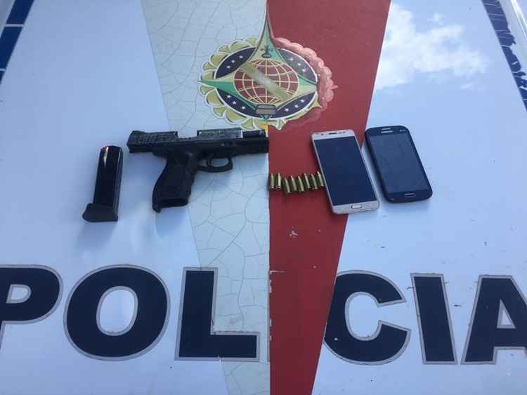 Dupla teria escondido a arma dentro de uma bolsa de bebê