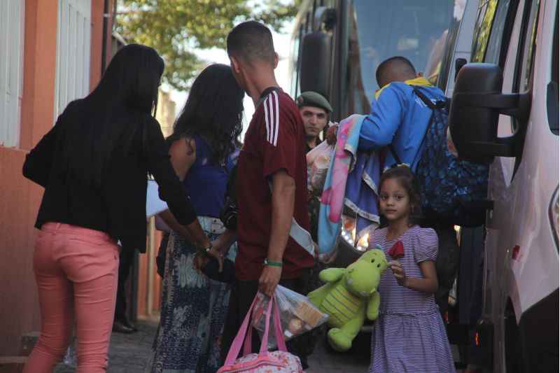 As 12 famílias vieram de Roraima para ficar na Aldeias Infantis SOS, na 914 norte