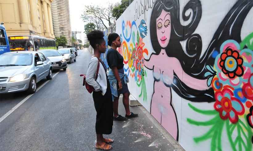 Para Ana Caroline e Taline, a intervenção anônima na obra não é apenas conservadorismo e sim um ato contra as mulheres grafiteiras