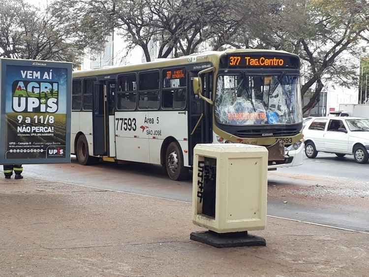 O ônibus bateu na traseira de outro coletivo, na 708 Norte