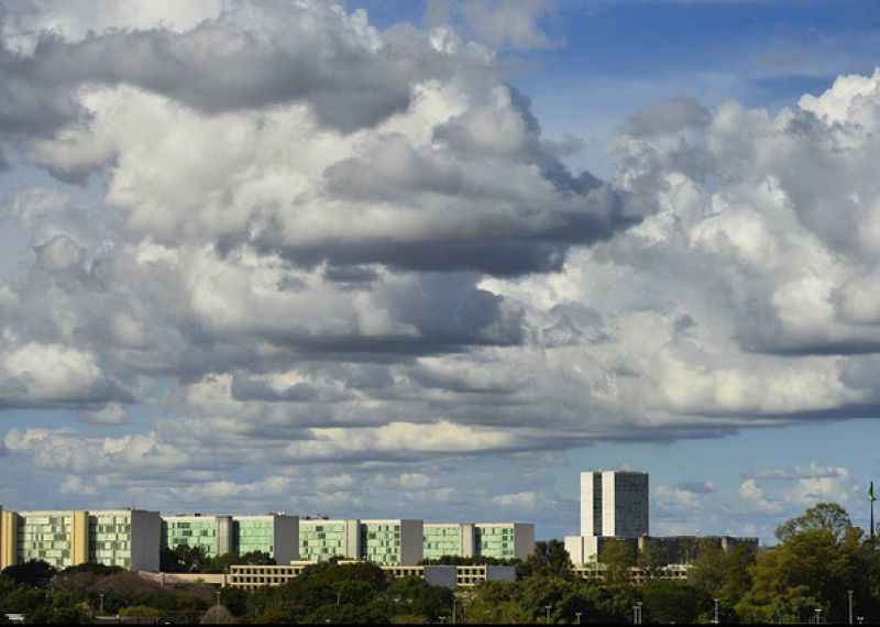 Nuvens sobre a Esplanada dos Ministérios