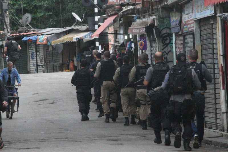 A Policia Civil com a Policia Militar e Força Nacional fazem uma grande operação no complexo Jacarezinho e Manguinhos