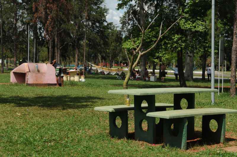 Objetivo do mutirão é restaurar churrasqueiras instaladas no parque