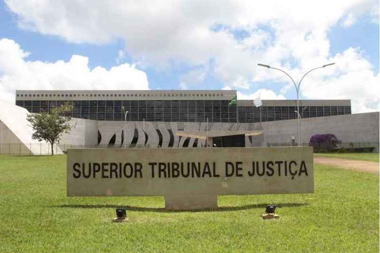 Foto da placa do Superior Tribunal de Justiça (SJT)