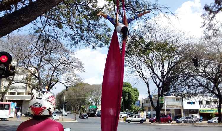 Paula durante uma de suas apresentações: em busca de um recomeço