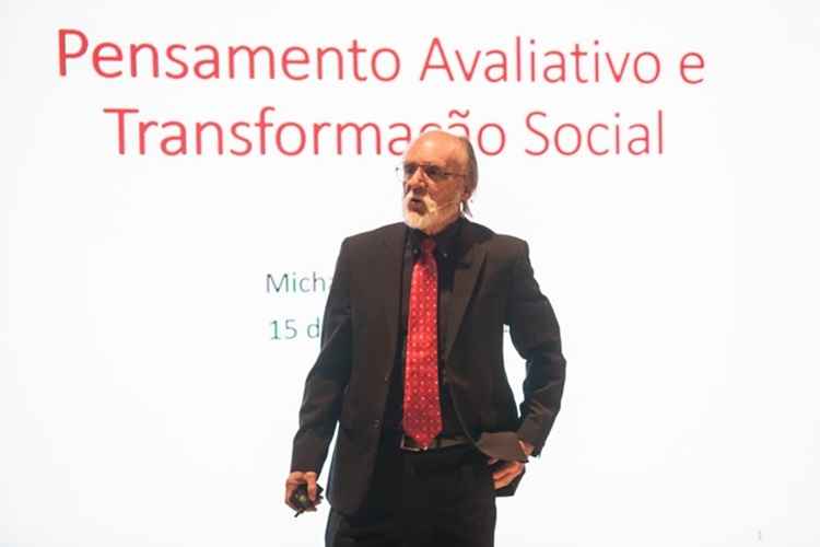 O especialista em pensamento avaliativo Michael Patton