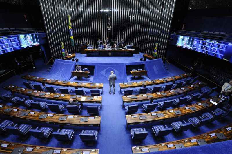 Só dois senadores eleitos seguiram no cargo até o fim. José Antonio Reguffe tem mais quatro anos pela frente