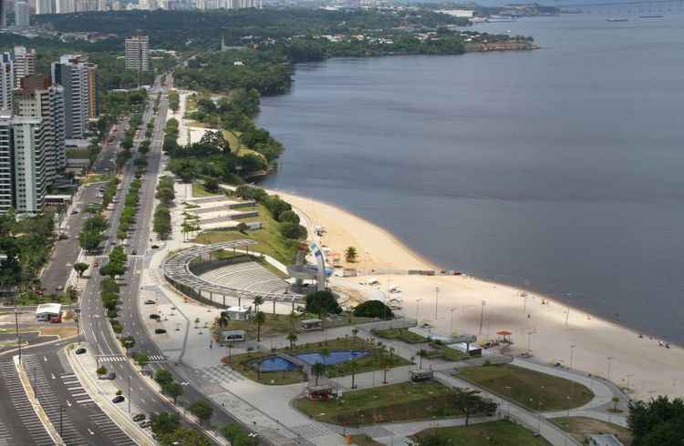 Vista da praia de Ponte Negra - Manaus