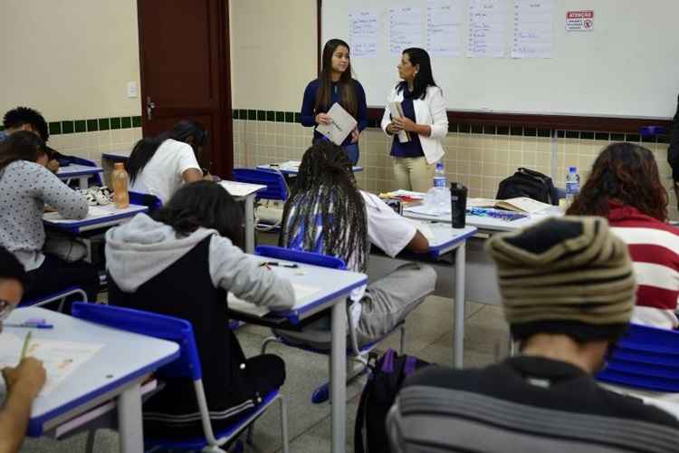 Alunos de ensino médio do Cemi do Cruzeiro durante atividade