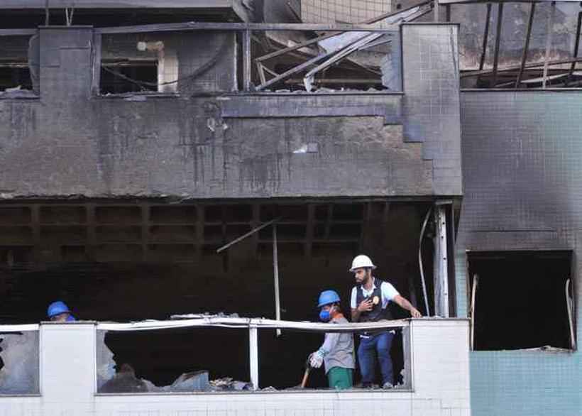 O incêndio, em 14 de maio, deixou todo o duplex do apartamento 603 destruído