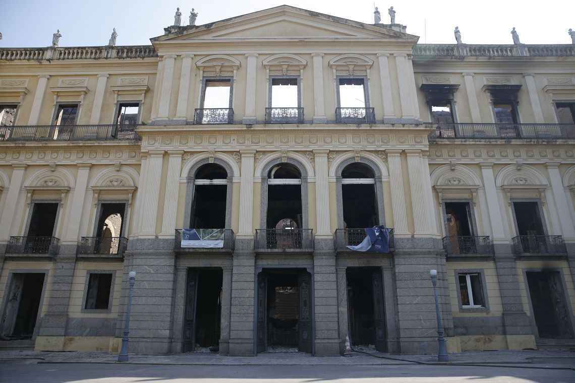 Fachada do Museu Nacional no Rio de Janeiro, após incêndio