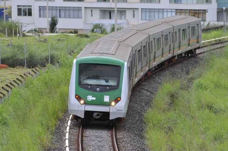 Linhas do metrô apresentaram atraso na manhã desta segunda-feira