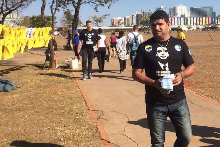 Correlegionários do candidato à presidência Jair Bolsonaro também transitam pela região