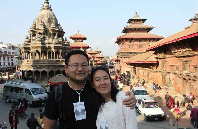 O casal Márcio Onodera e Camila conheceu 34 países. Eles viajaram durante um ano e estiveram na Índia, na Bósnia e no Nepal. A decisão veio após uma demissão