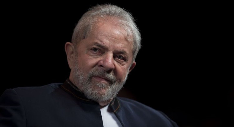 Lula em fundo preto