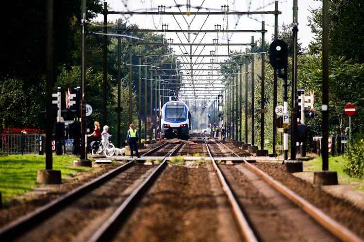 Trem atropela crianças a caminho da escola na Holanda.