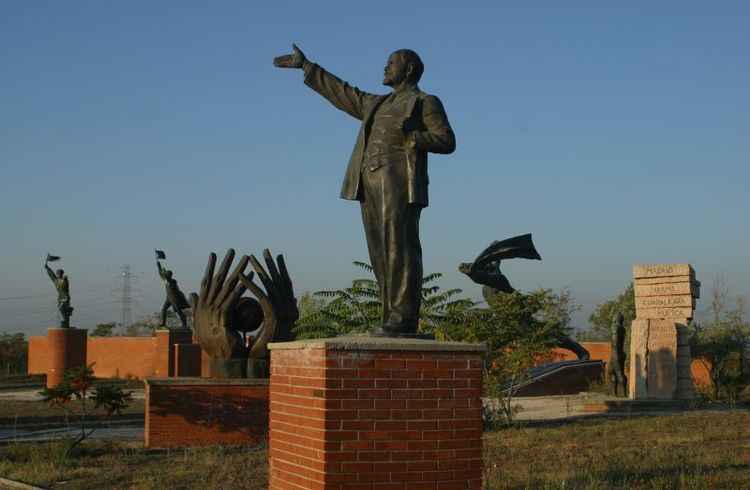 monumento em parque