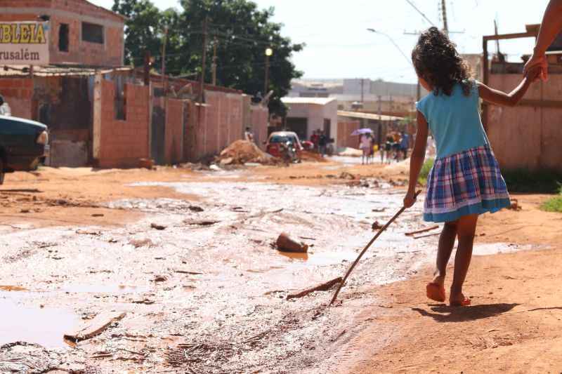 Falta de saneamento básico e contato com alimentos contaminados são a principal fonte de infecção