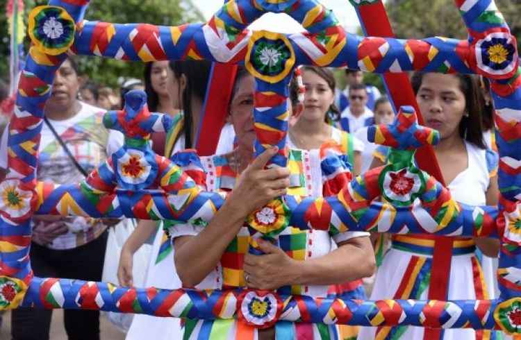 O Çairé é o nome indígena da festa religiosa que marca a cultura da região, celebrada em setembro. As cores e a alegria dos habitantes contagiam os visitantes todos os anos