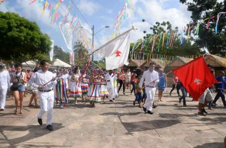 Apresentação de fiéis na missa