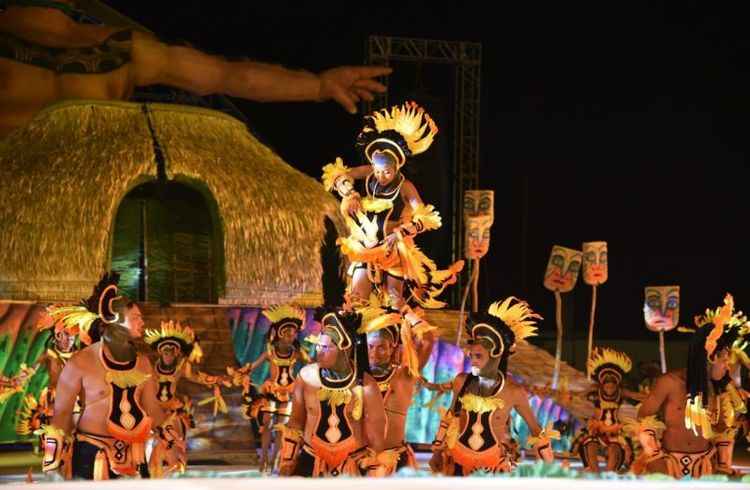 O Çairé é o nome indígena da festa religiosa que marca a cultura da região, celebrada em setembro. As cores e a alegria dos habitantes contagiam os visitantes todos os anos