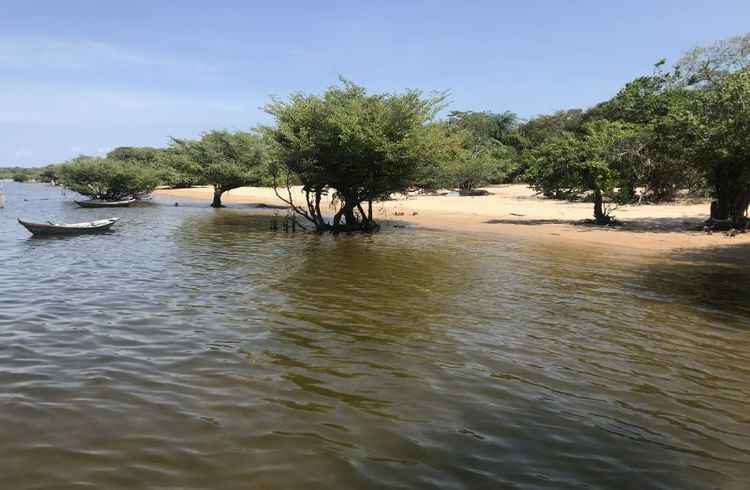 Com paisagem inigualável, os rios são um convite permanente a um banho de frescor e formam ilhas com areia branquíssima